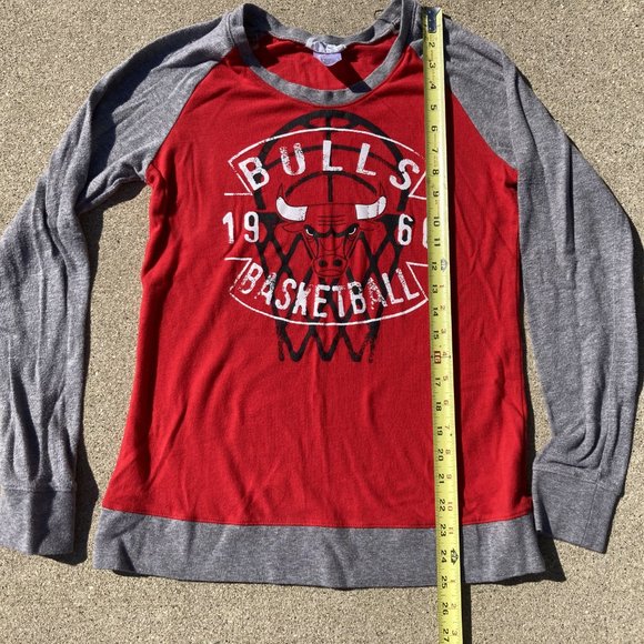 Chicago Bulls Basketball Woman's red and gray retro sports sweater size M - Picture 5 of 7